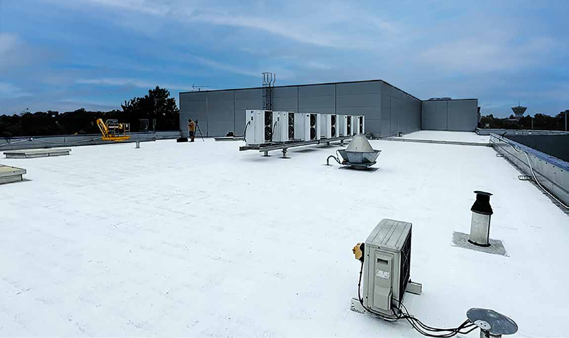 Toiture blanche après application d’un système réflectif